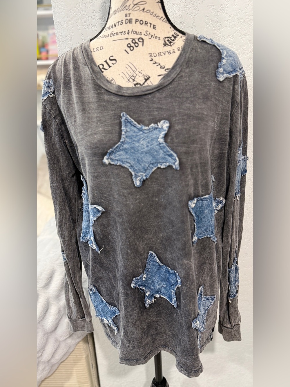 One Teaspoon Star Appliqué Long Sleeve Tee — NWOT XS - Picture 3 of 12